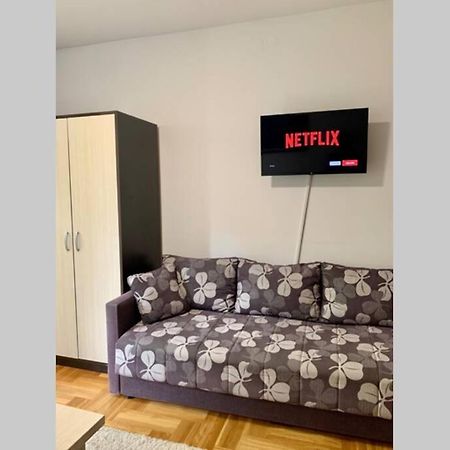 Renovated Cozy Studio 7 At Top Location - Available For Long Term Rentals Novi Sad Extérieur photo